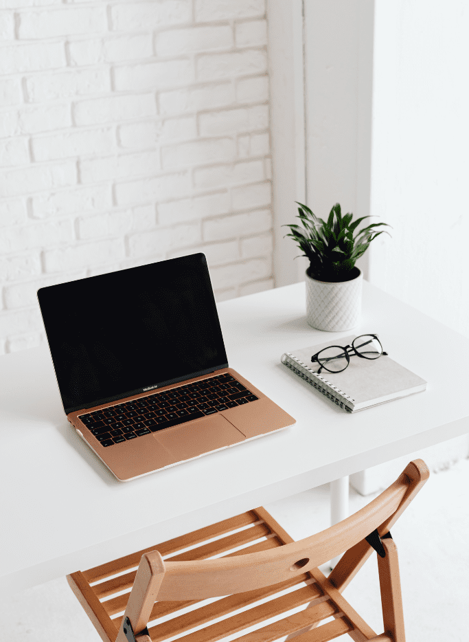 Cursos digitales sobre ansiedad, estrés y hábitos saludables, disponibles en formato online.