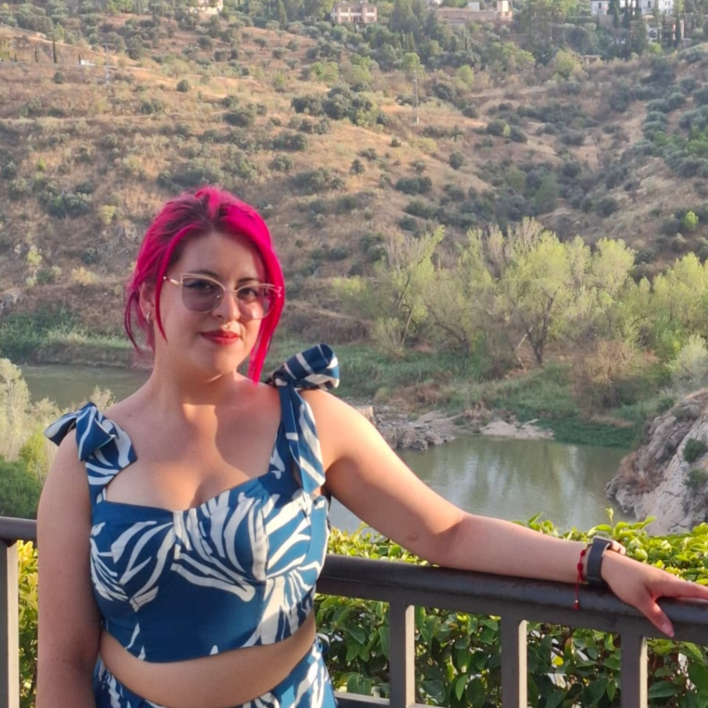 Cliente feliz con Samady Ysaacura